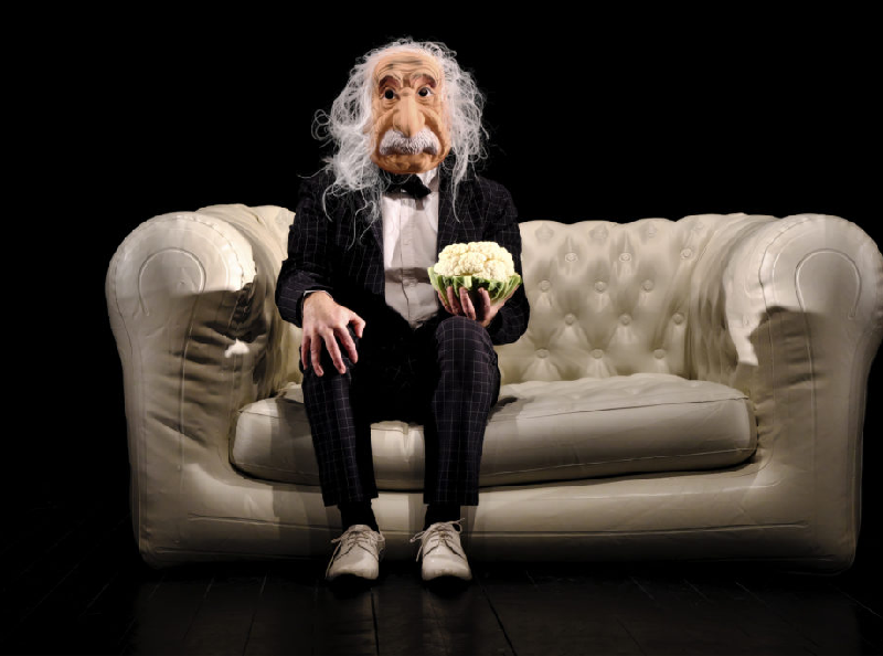 A peu près égal à Einstein ?