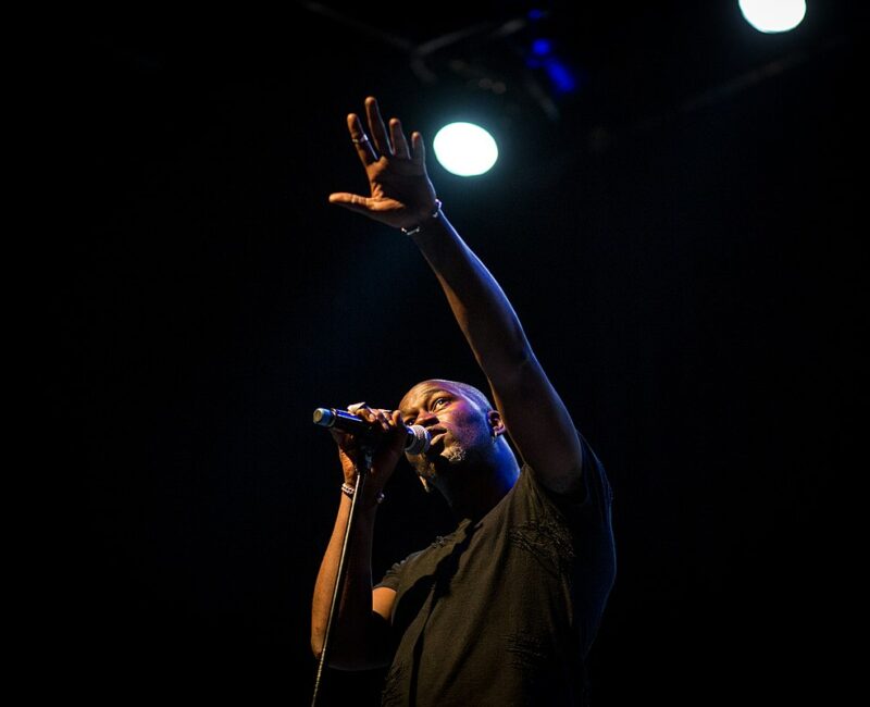 One poet show